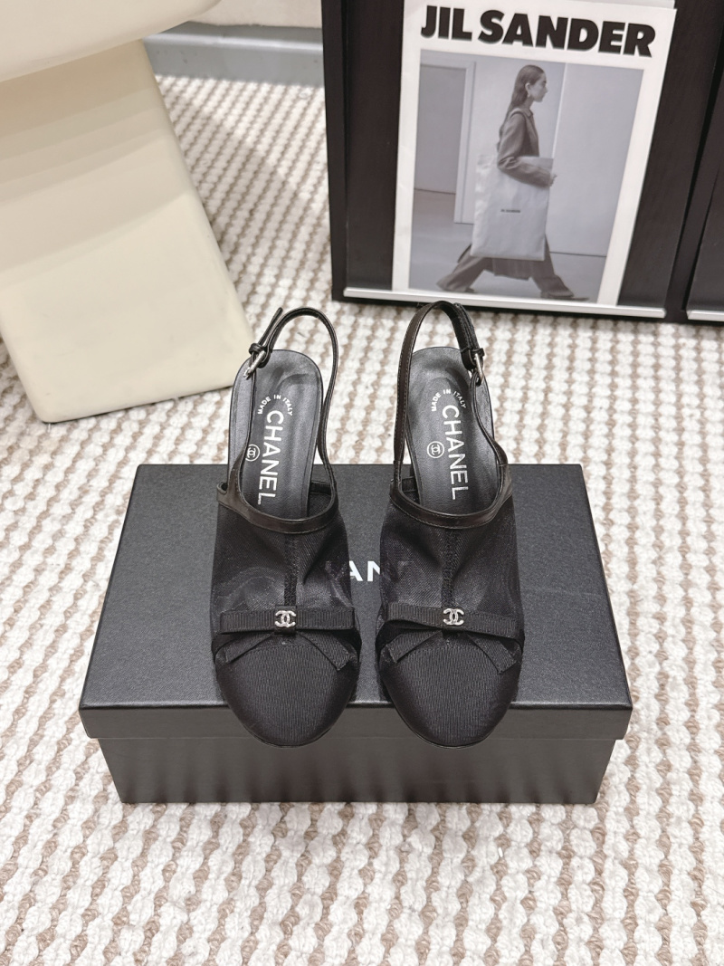 Черные босоножки с бабочкой и ремешком Chanel