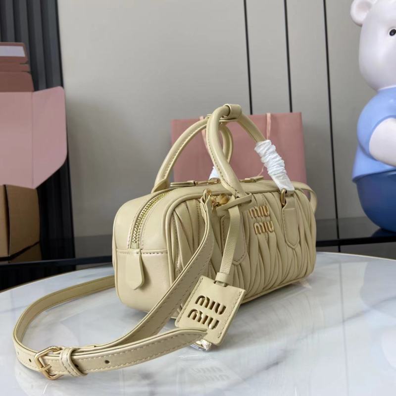 Сумка Miu Miu бежевая с ручками