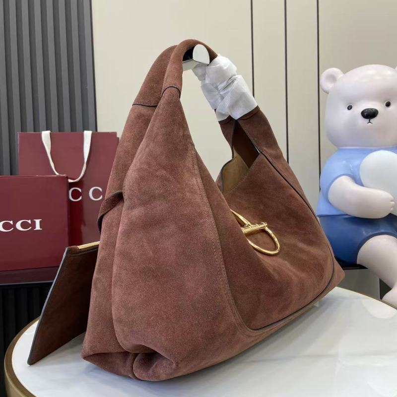 Сумка Gucci из замши с металлической фурнитурой
