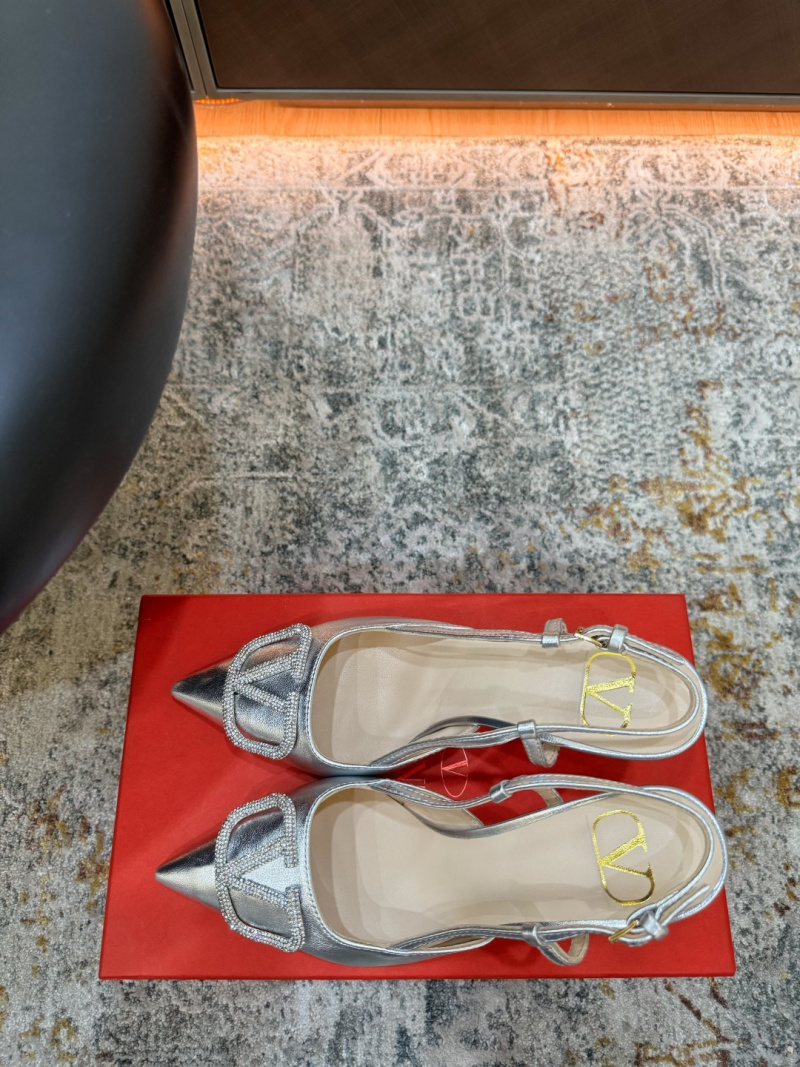 Женские туфли Valentino серебристые с ремешком Valentino Garavani