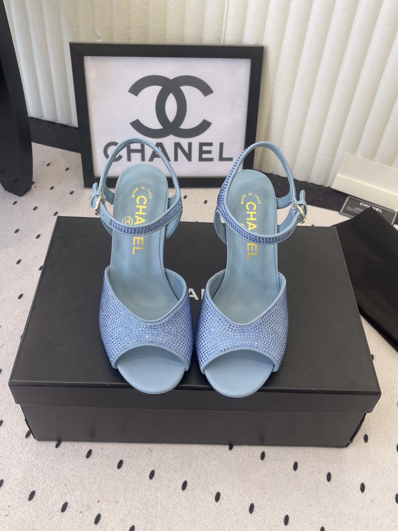 Женские босоножки с декором из страз на тонком каблуке Chanel