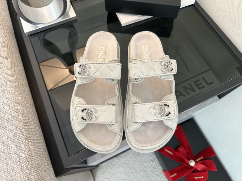 Сандалии женские белые со стразами и липучкой Chanel