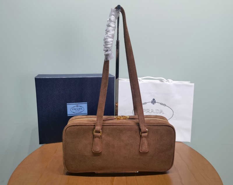 Сумка Prada из замши