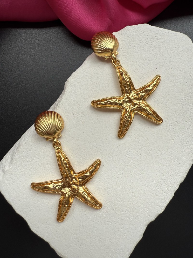 Золотистые серьги в виде звезды Schiaparelli