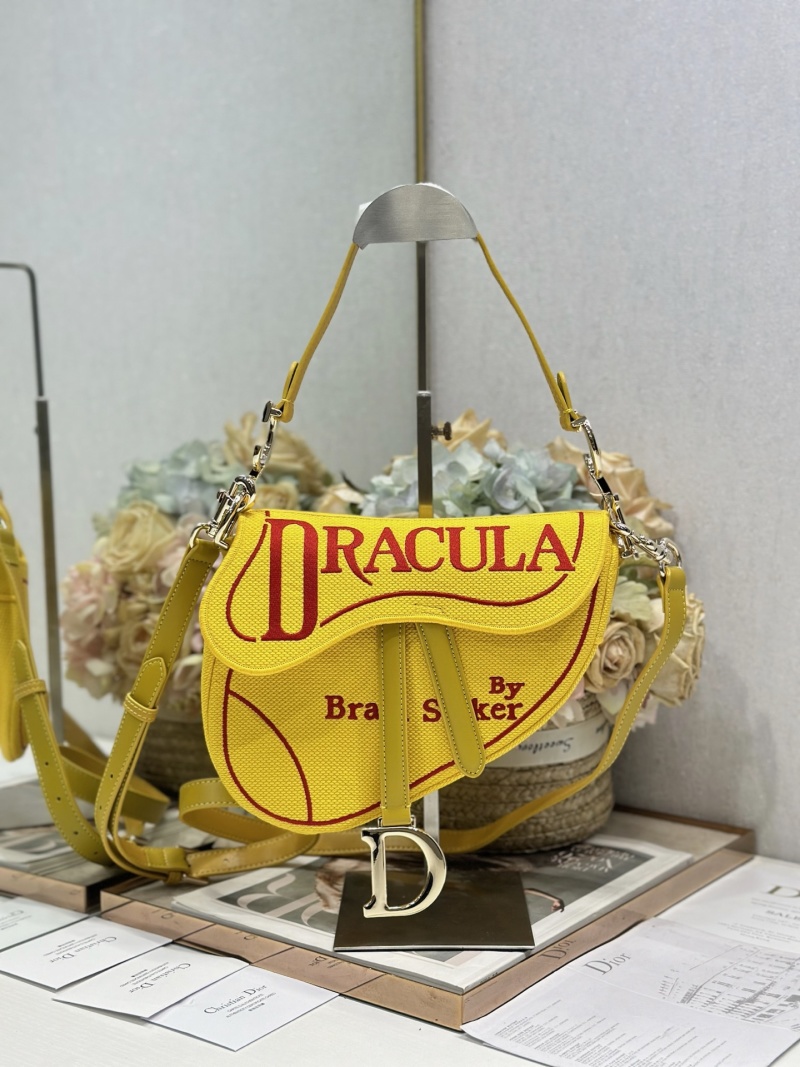 Жёлтая сумка Dior с вышивкой Dracula