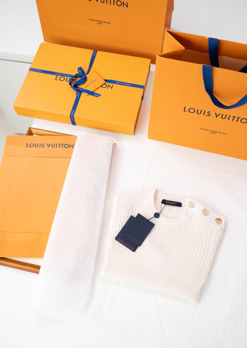 Женский белый вязаный джемпер с декоративными пуговицами Louis Vuitton