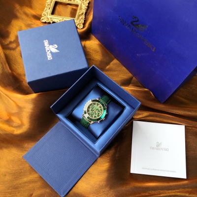 Часы Swarovski