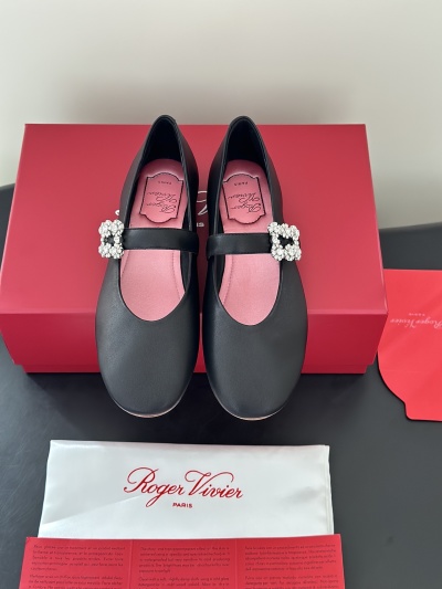 Черные балетки Roger Vivier со стразами