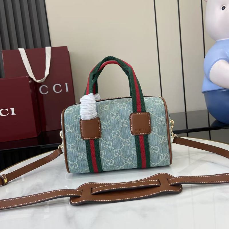 Сумка Gucci с монограммой и ремешком
