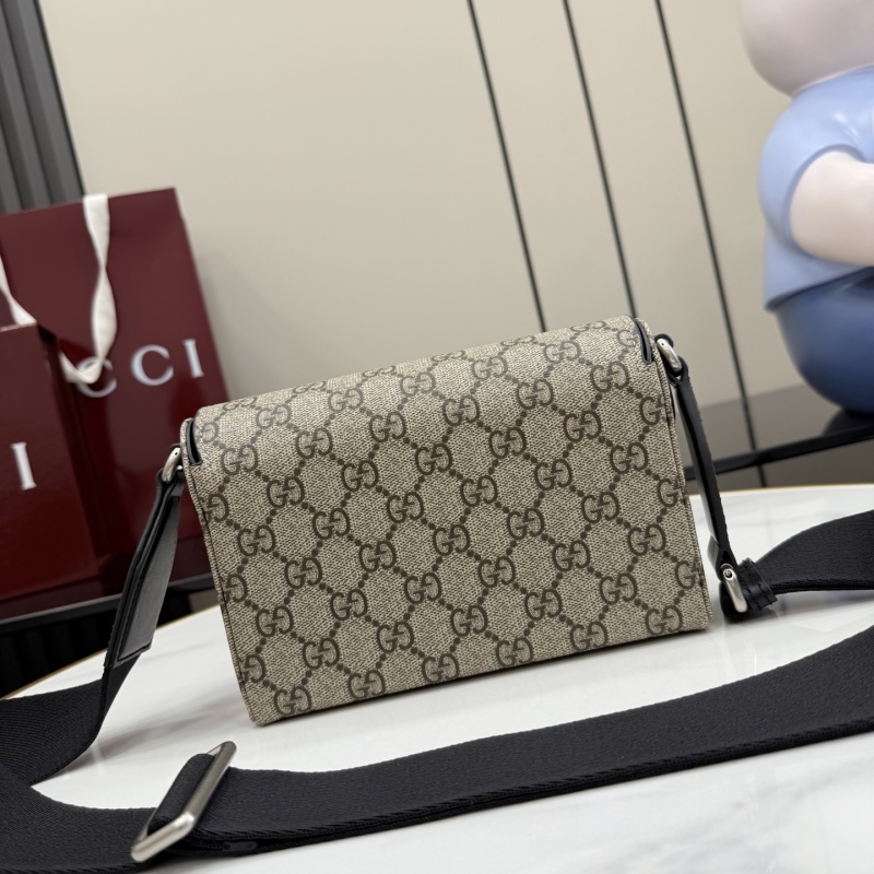 Сумка Gucci с принтом GG и подковкой