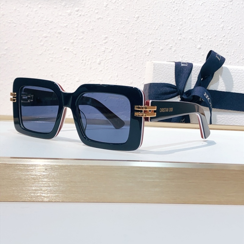 Солнцезащитные очки Christian Dior квадратные модель DSGTA19UCR