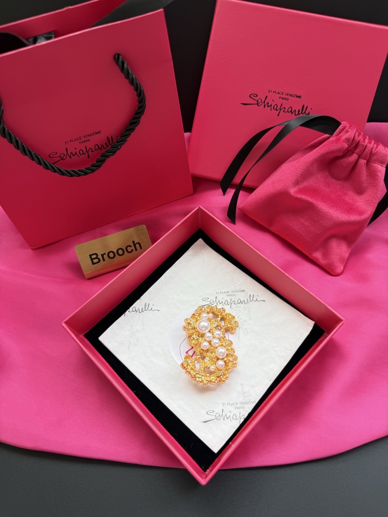 Брошь в виде буквы S с жемчугом и кристаллами Schiaparelli
