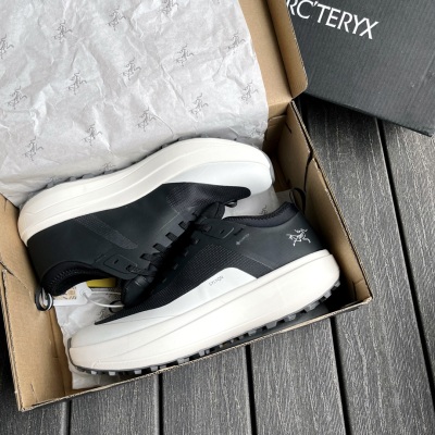 Кроссовки женские Arc'teryx