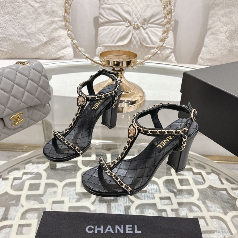 Черные женские босоножки с цепным декором и квадратным каблуком Chanel
