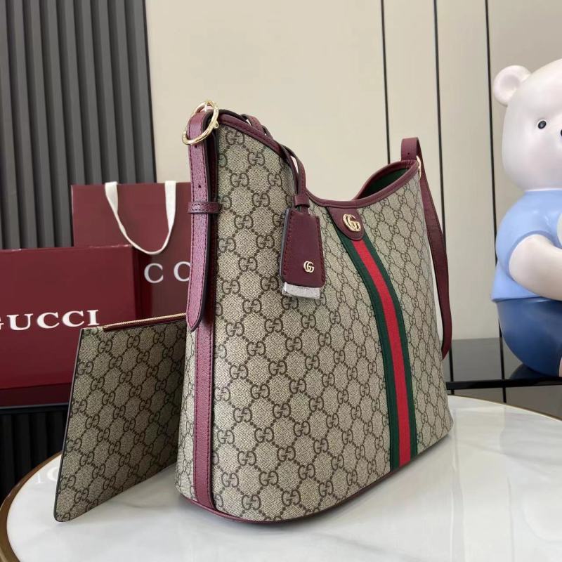 Сумка Gucci с монограммой и красной полосой