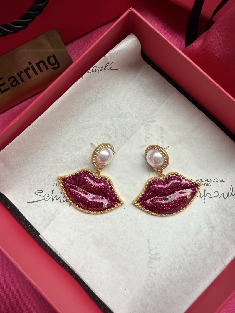 Серьги в форме губ с жемчугом Schiaparelli