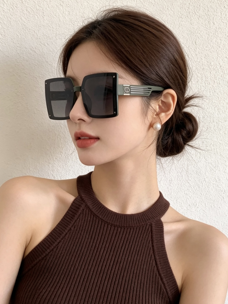 Квадратные солнцезащитные очки с декоративными дужками Dior