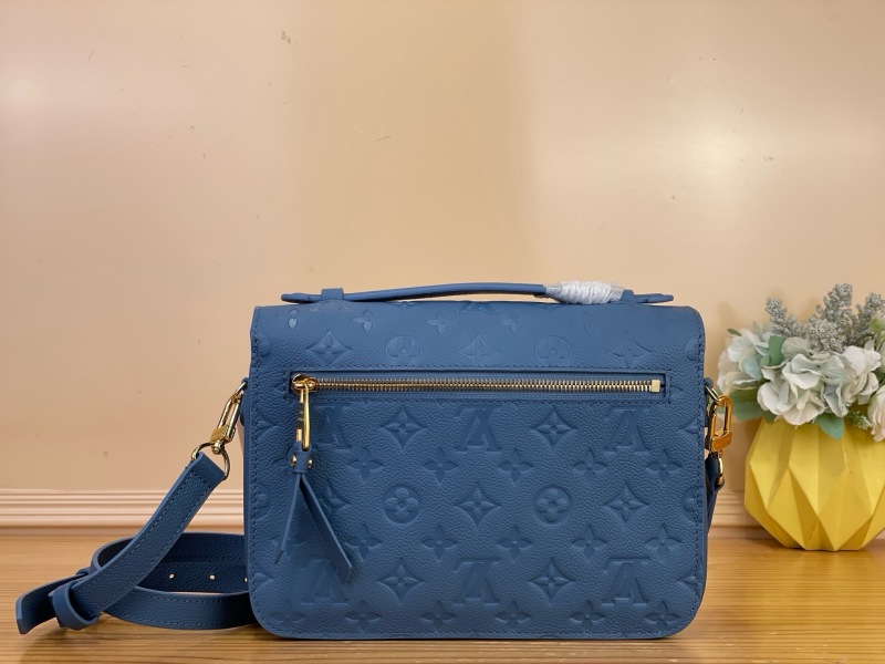 Сумка Louis Vuitton Pochette Metis, синий цвет, тисненая кожа