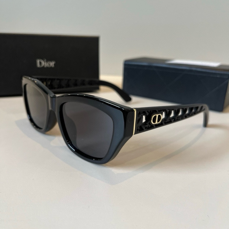 Солнцезащитные очки Dior черные