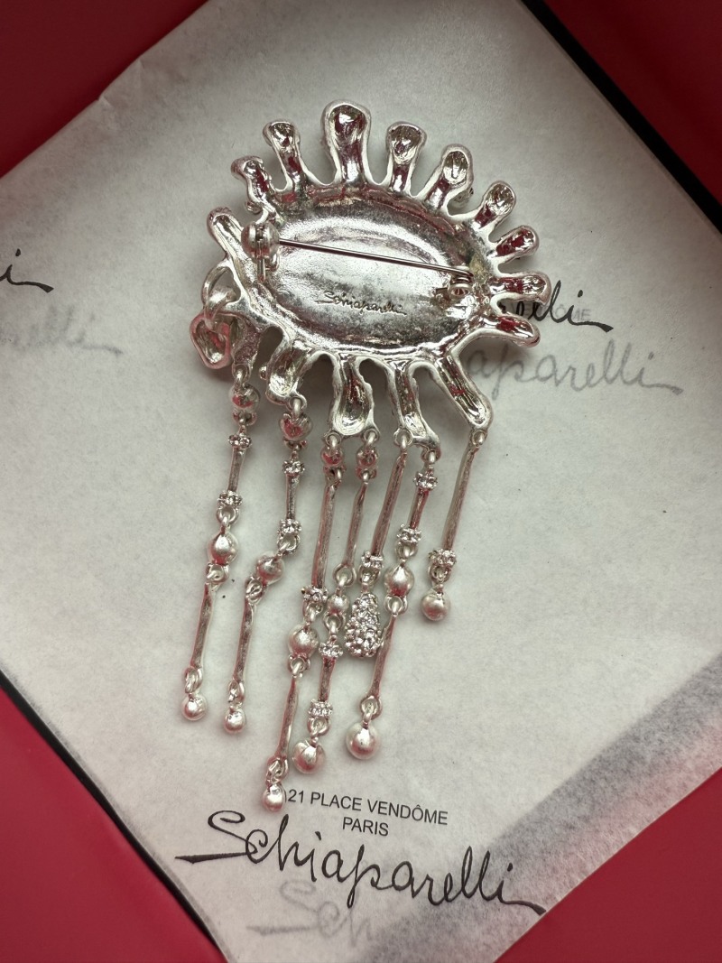 Брошь Schiaparelli с глазом