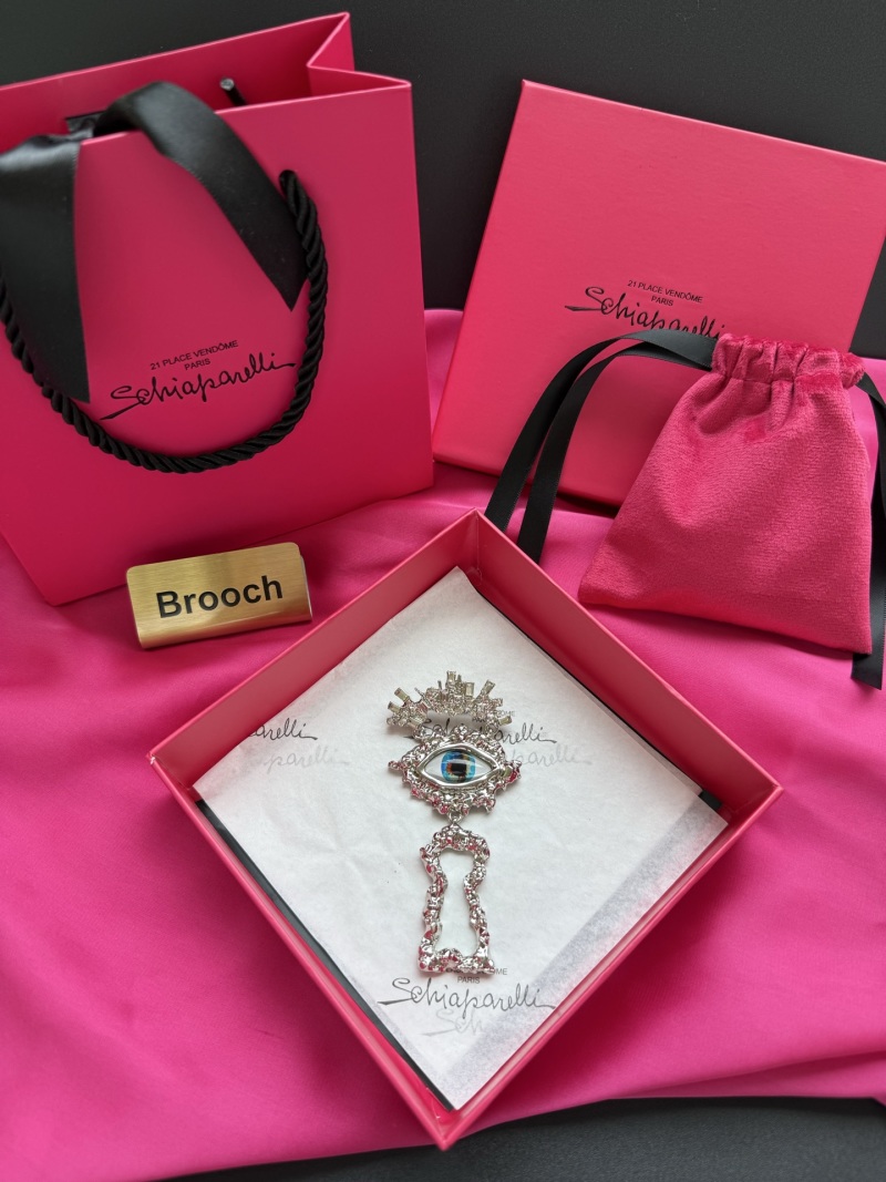 Брошь Schiaparelli с глазом