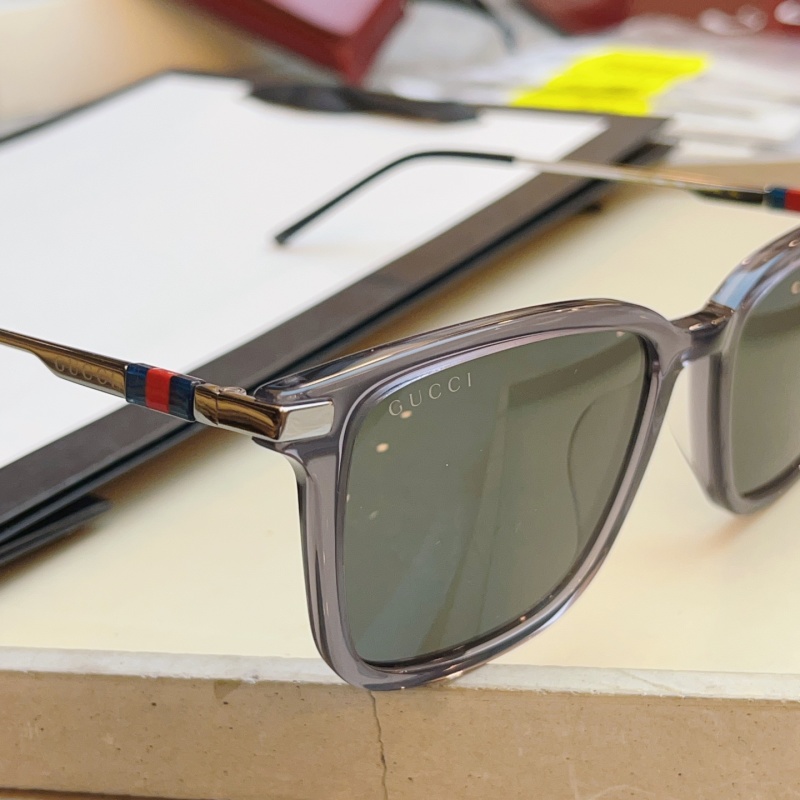 Солнечные очки Gucci GG2246SK