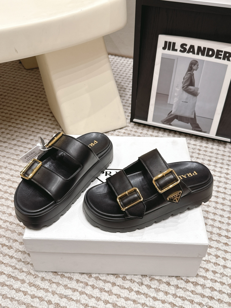 Женские босоножки на толстой подошве с пряжками Prada