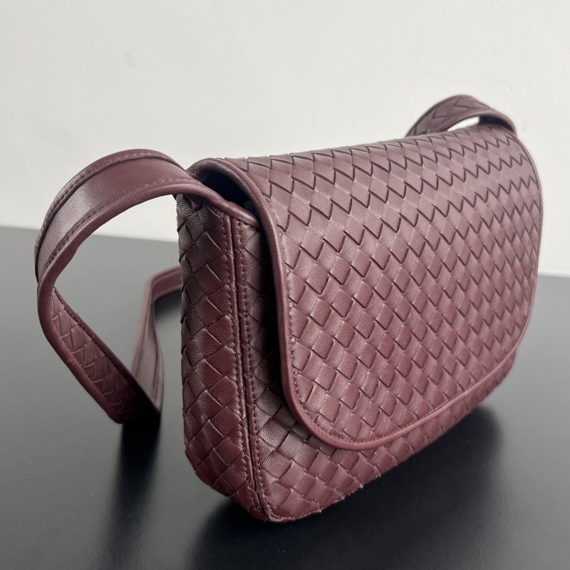 Сумка Bottega Veneta Veneto плетеная, бордовая
