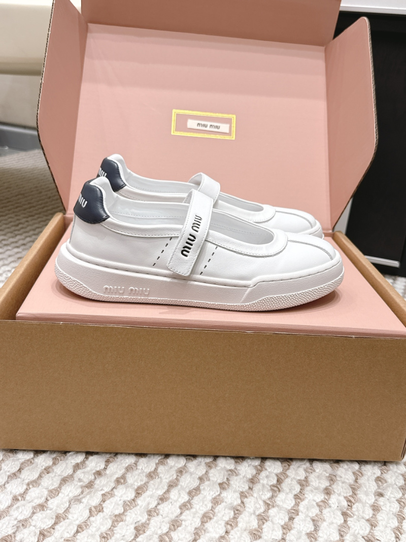 Женские кроссовки Miu Miu белые с ремешком