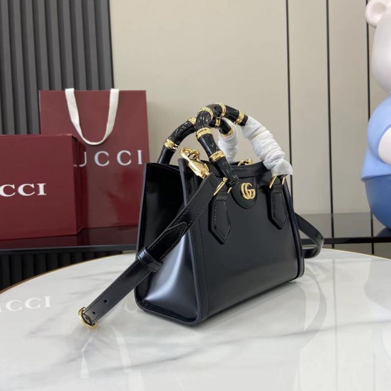 Черная сумка Gucci с бамбуковой ручкой