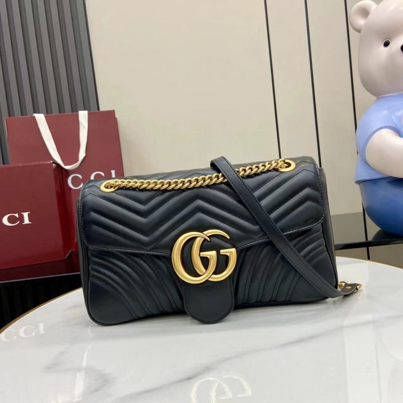 Черная сумка Gucci с золотой фурнитурой