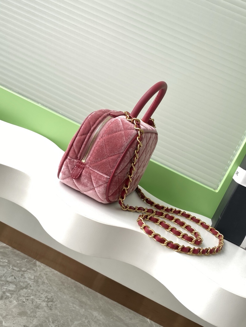 Розовая бархатная сумка с плетеным рисунком Chanel