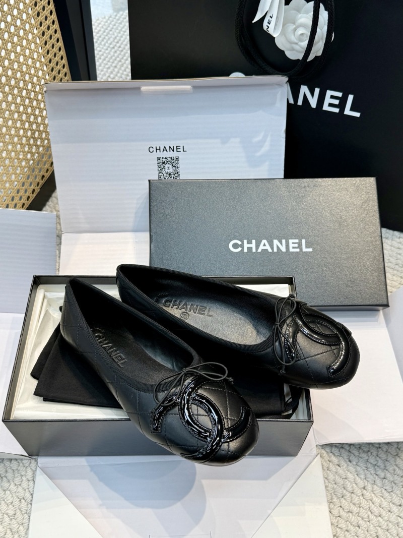 Черные балетки с логотипом Chanel