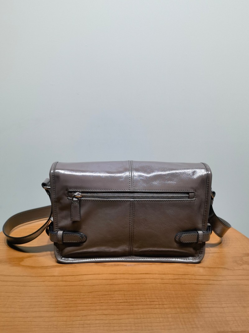 Сумка Prada из оiled leather