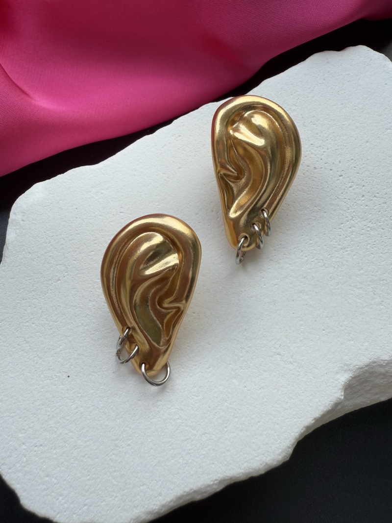 Серьги в форме уха Schiaparelli