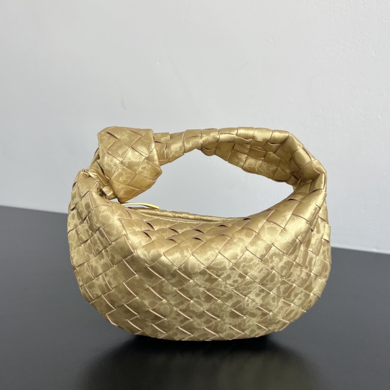 Сумка Bottega Veneta Mini Jodie золотого цвета
