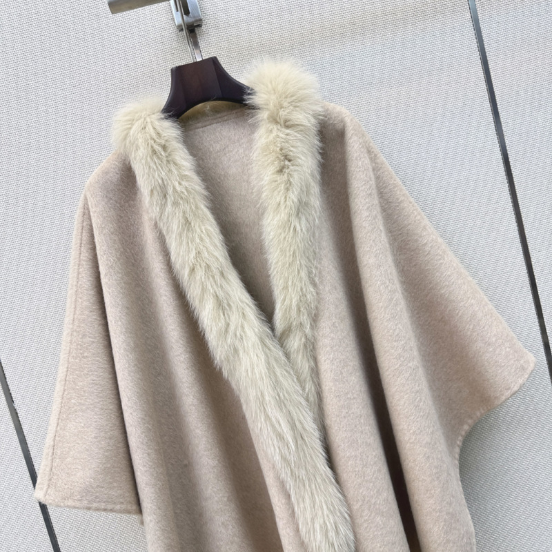Пальто Fendi