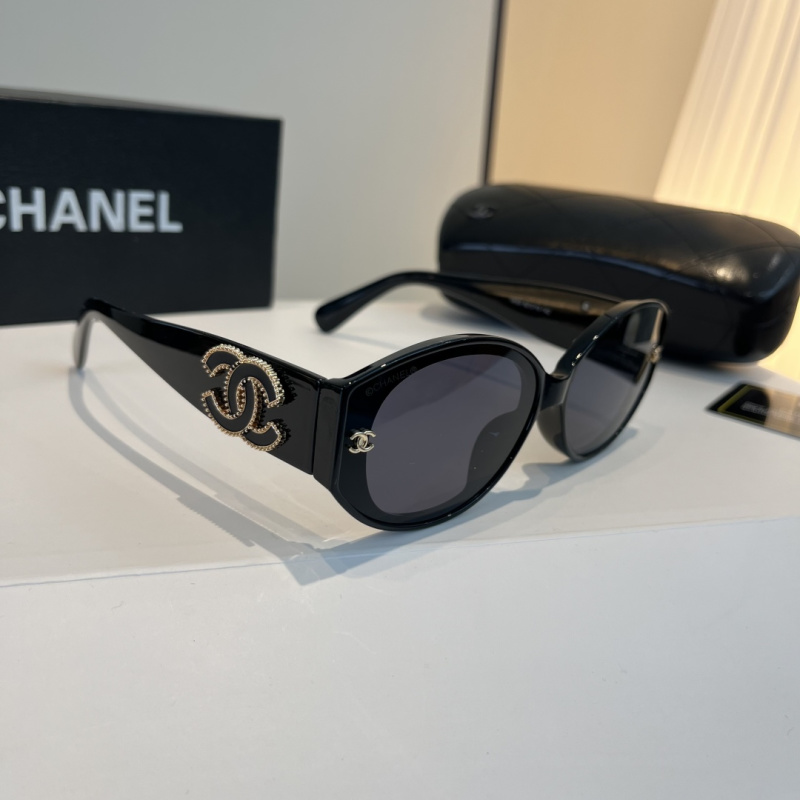Солнцезащитные очки черные унисекс Chanel