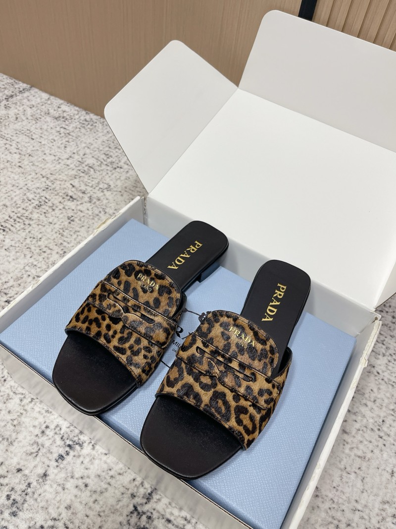 Женские босоножки Prada квадратного носа