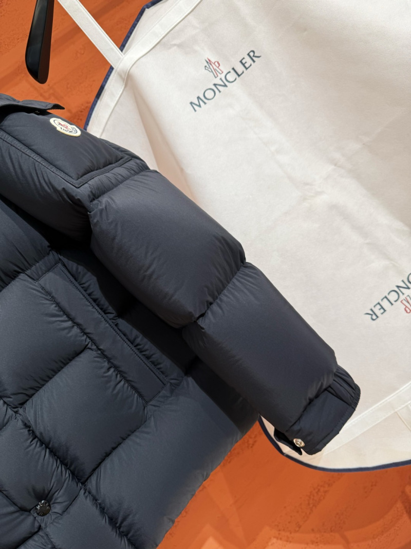 Пуховик Moncler