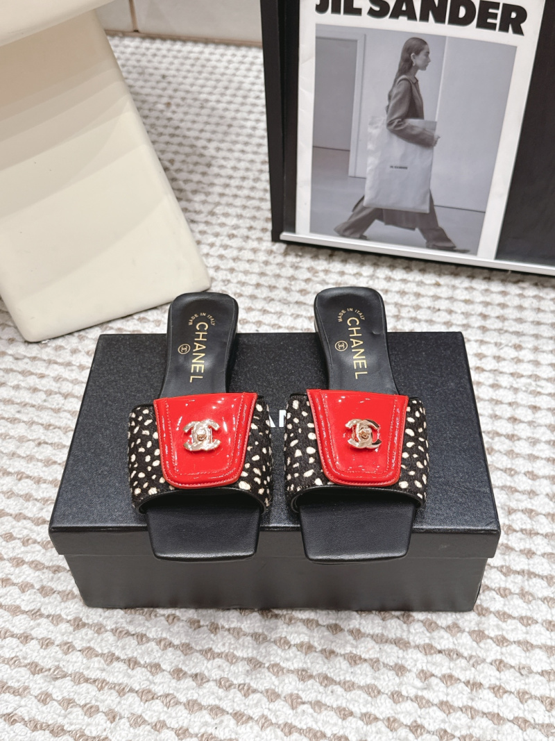 Сандалии женские с красным ремешком Chanel
