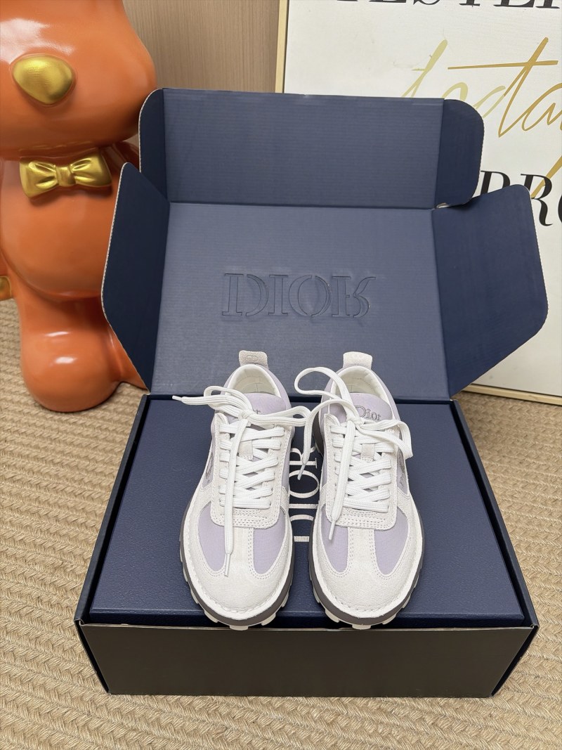 Женские кроссовки Dior