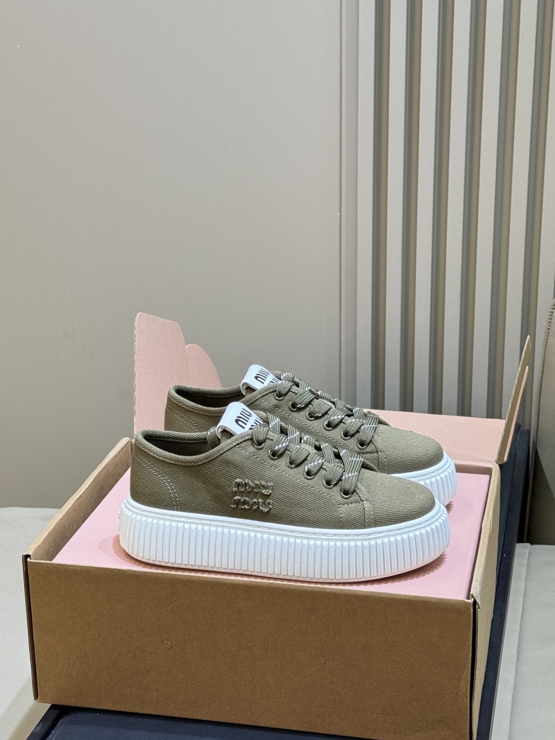 Мюли оливкового цвета Miu Miu