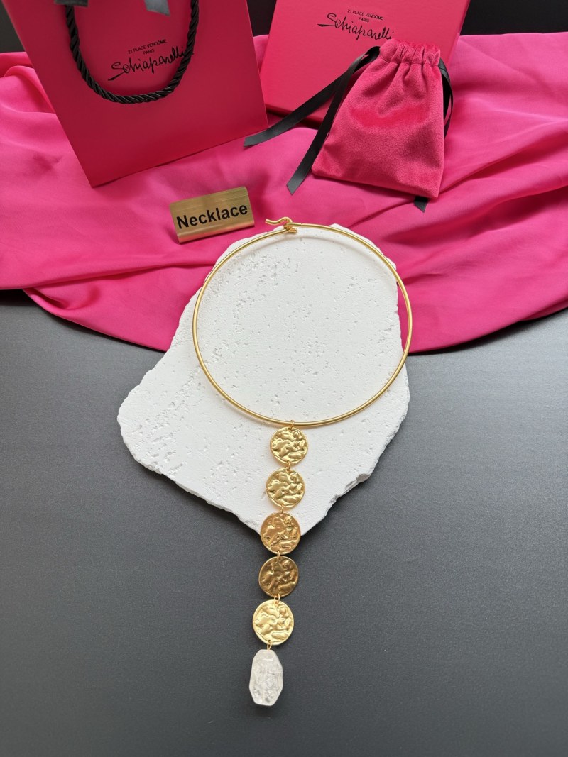 Золотистое колье с подвесками Schiaparelli