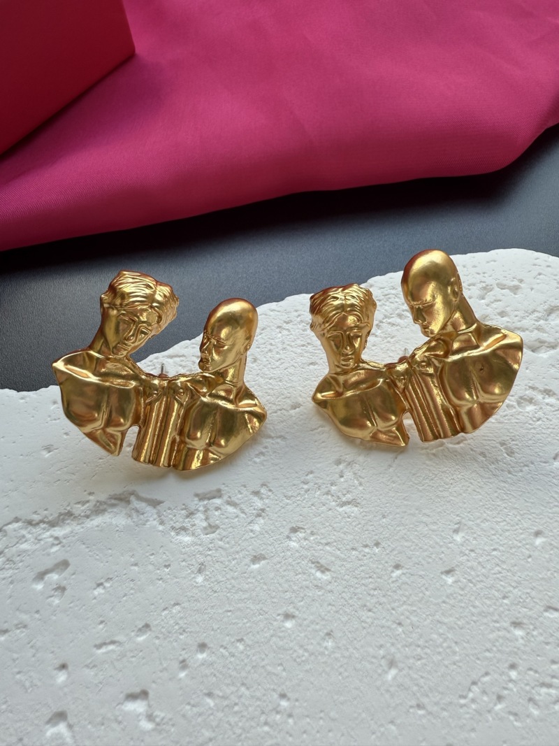 Серьги Schiaparelli в виде фигур