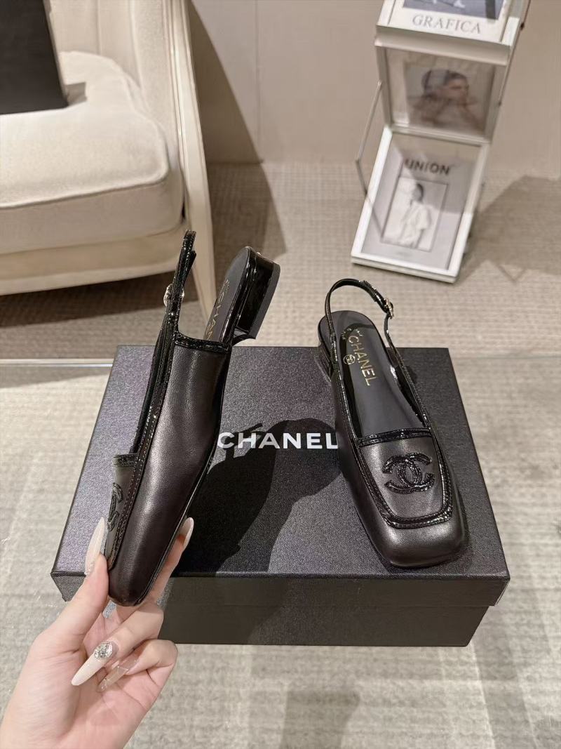 Женские туфли Chanel с логотипом