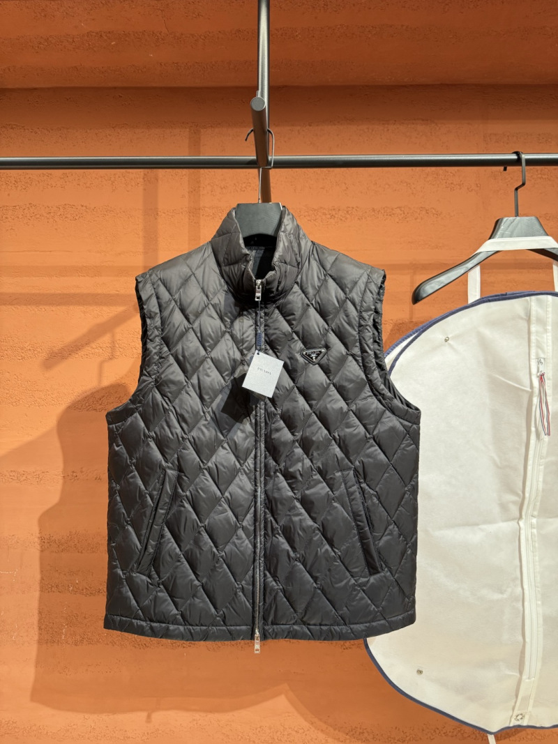 Жилет Prada