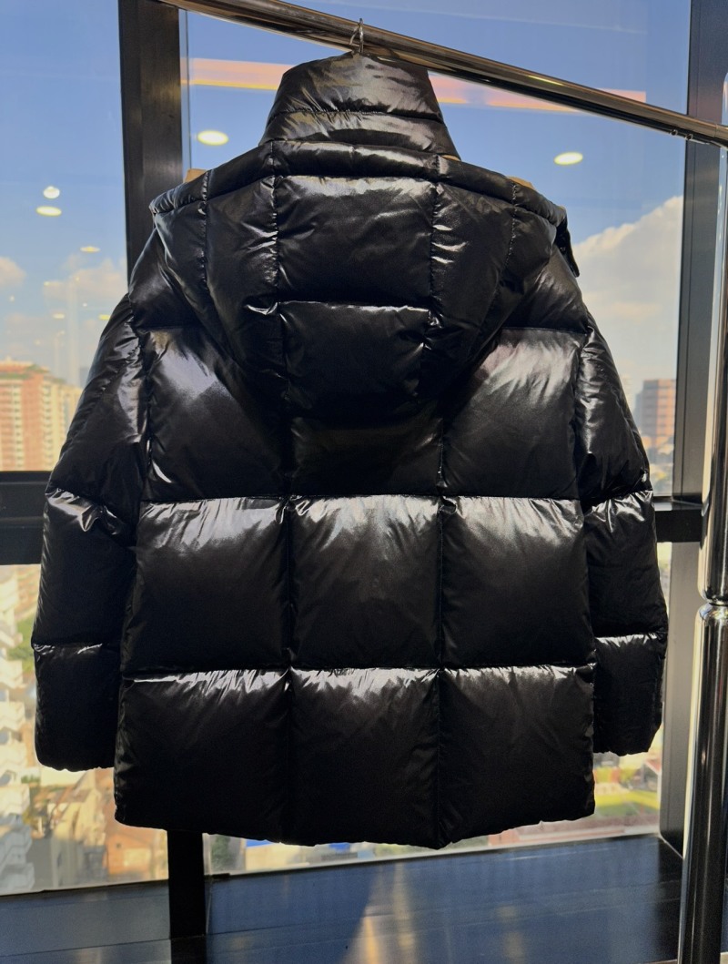 Пуховик Moncler
