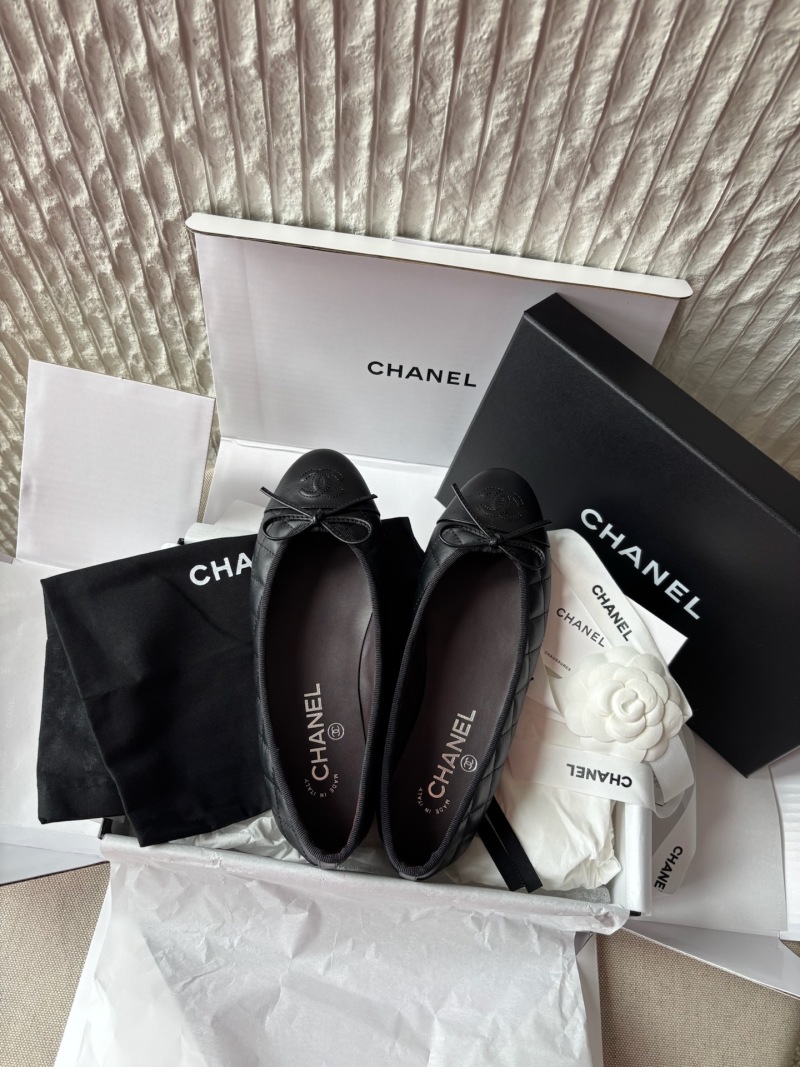 Черные балетки Chanel со стеганым узором