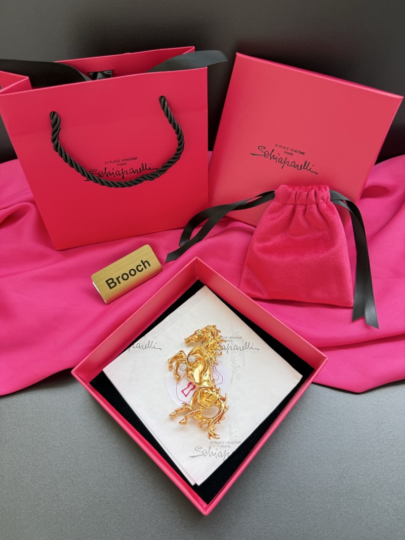 Брошь в виде коня Schiaparelli